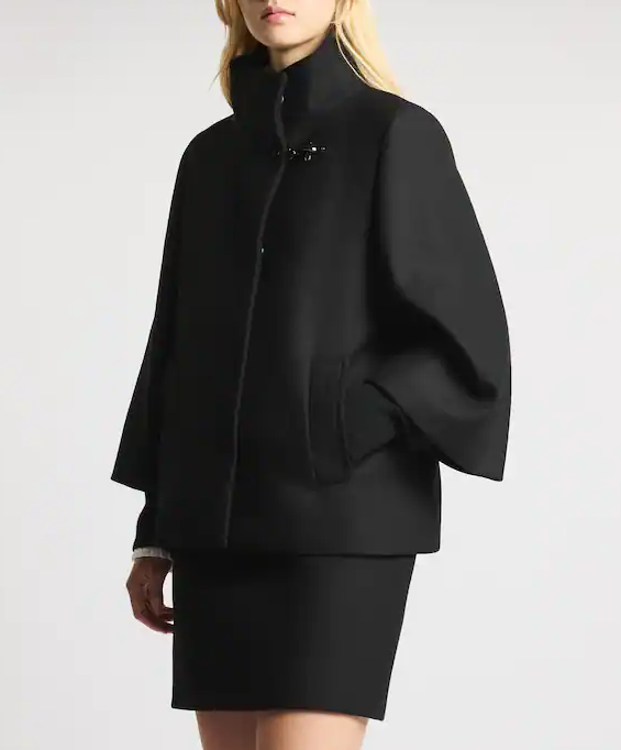 CAPE WITH HOOK 