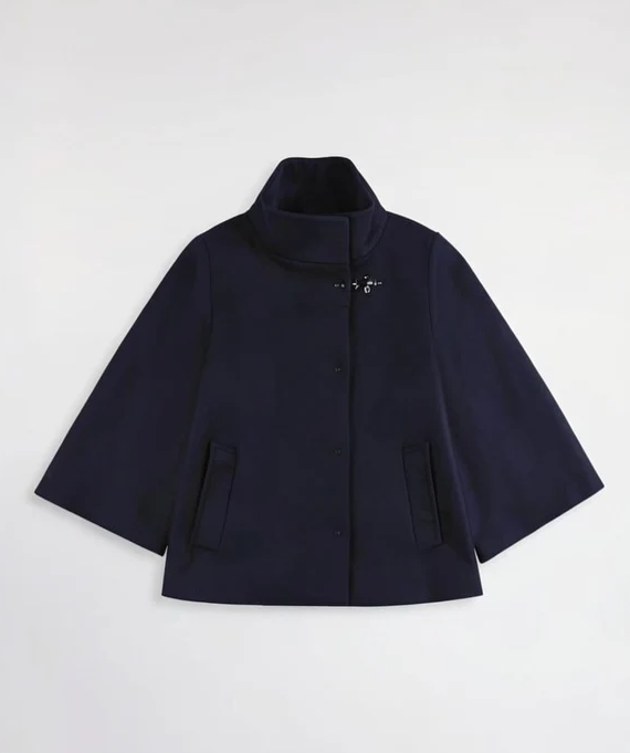 CAPE WITH HOOK 