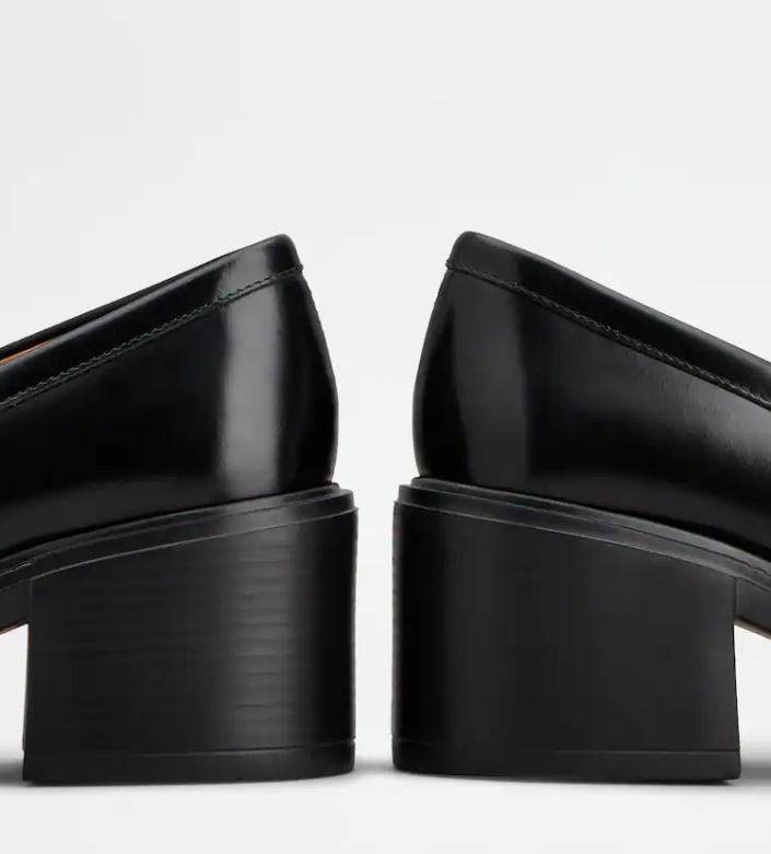 LEATHER LOAFERS 