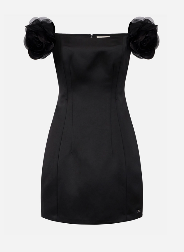 ABITO CON FIORI APPLICATI